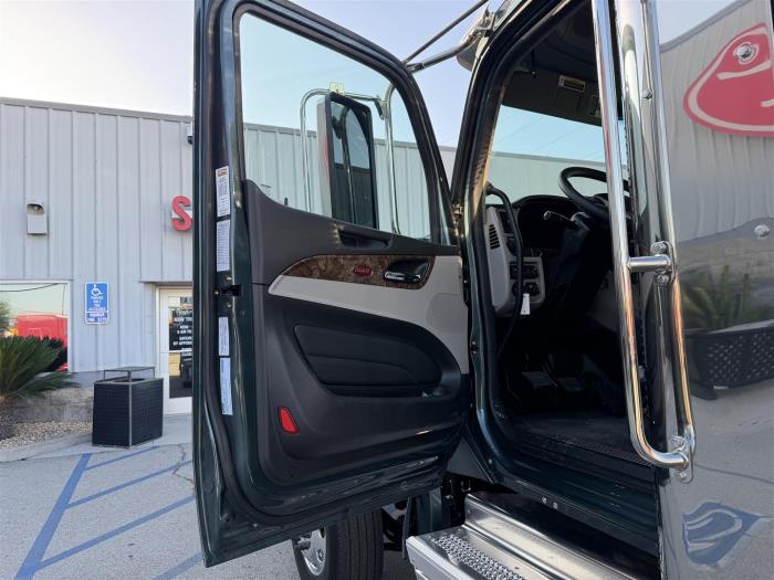 2027 Peterbilt 589-16