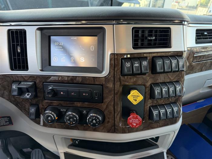 2027 Peterbilt 589-30