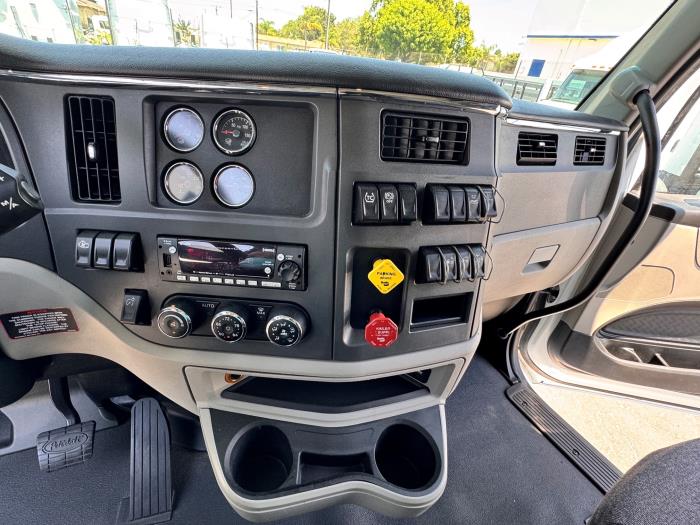 2022 Peterbilt 579-18
