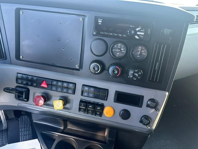 2021 Freightliner Cascadia-1
