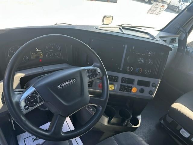 2021 Freightliner Cascadia-8