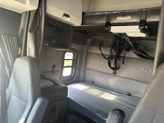2021 Freightliner Cascadia-15