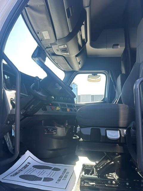 2021 Freightliner Cascadia-17