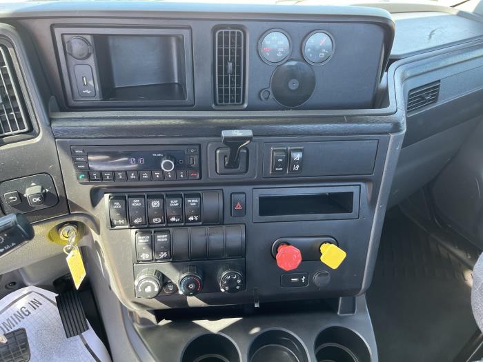 2022 International LT625-13