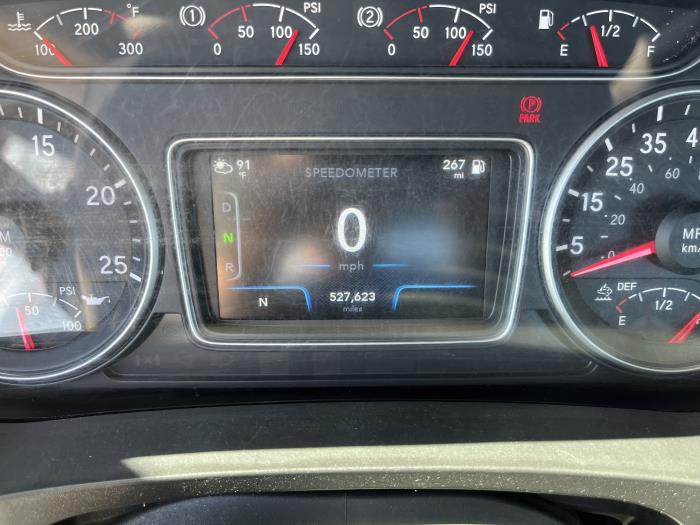 2022 International LT625-14