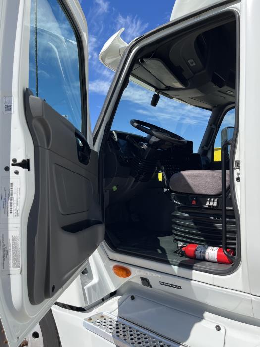 2023 International LT625-10