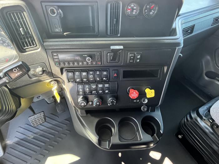 2023 International LT625-14