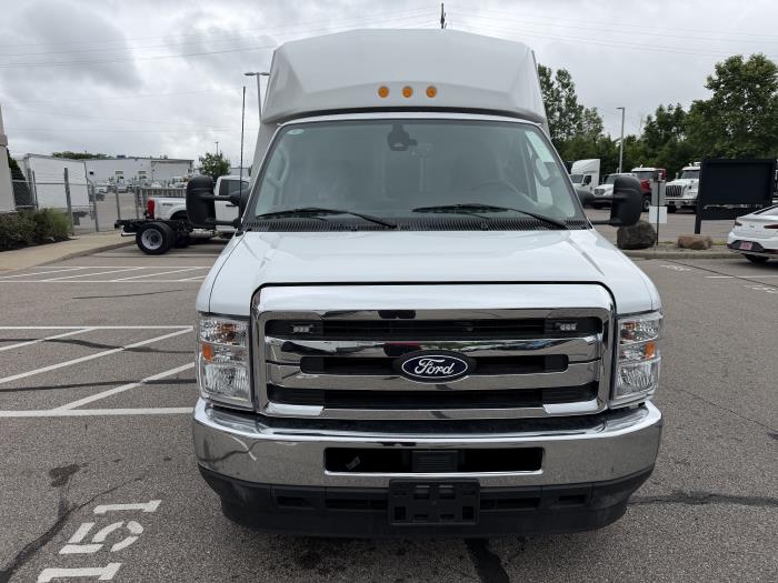 2027 Ford E-450-3