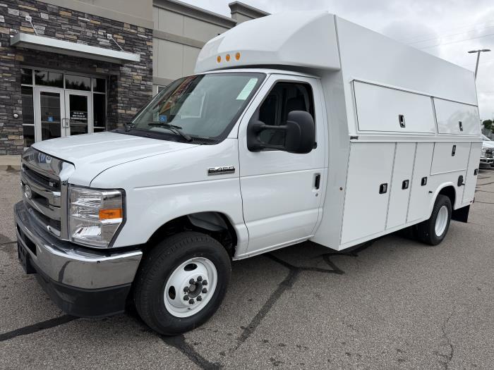 2027 Ford E-450-2