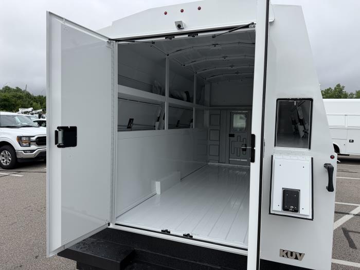 2027 Ford E-450-7