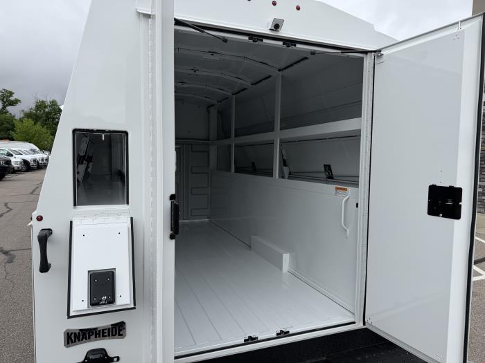 2027 Ford E-450-8