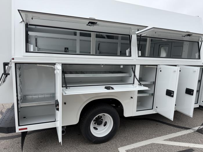 2027 Ford E-450-9