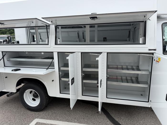 2027 Ford E-450-10