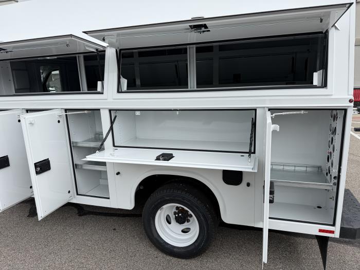 2027 Ford E-450-19