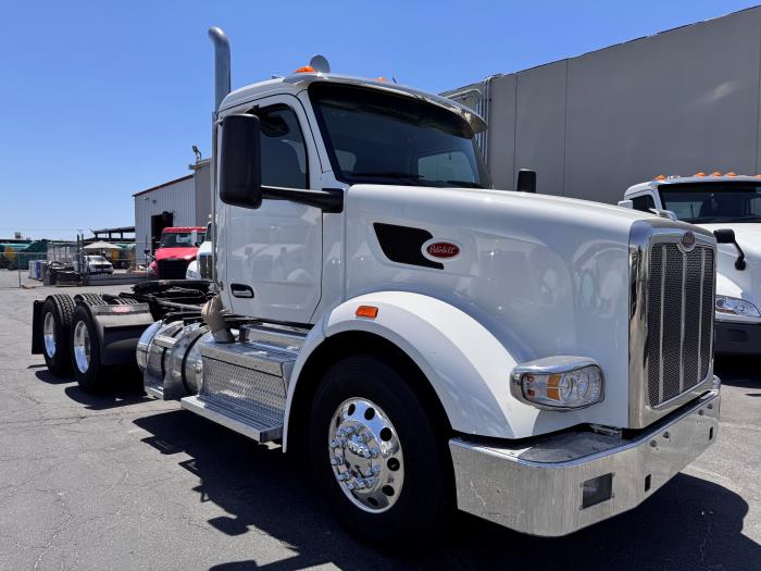 2023 Peterbilt 567-3