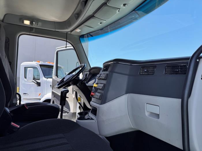 2023 Peterbilt 567-13