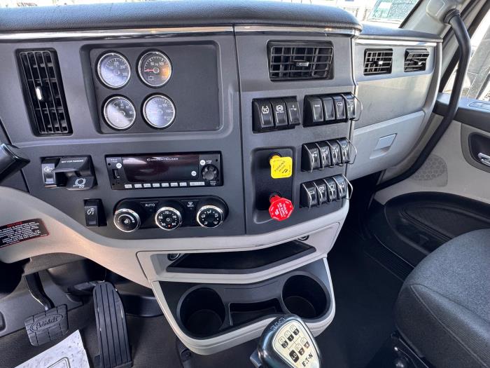 2023 Peterbilt 567-16