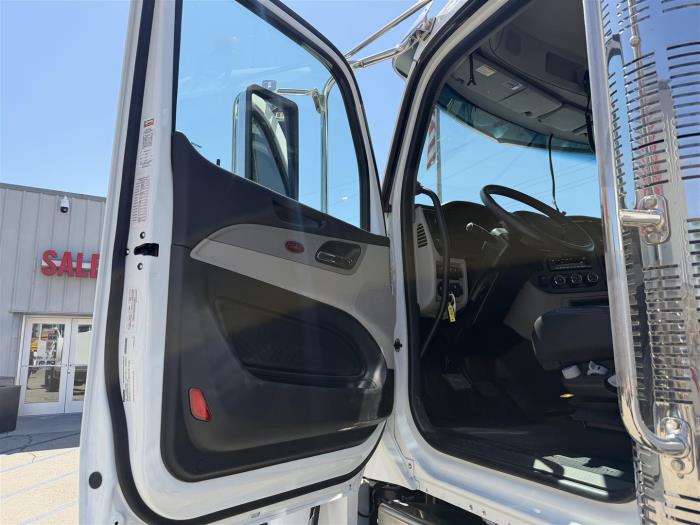 2027 Peterbilt 589-18