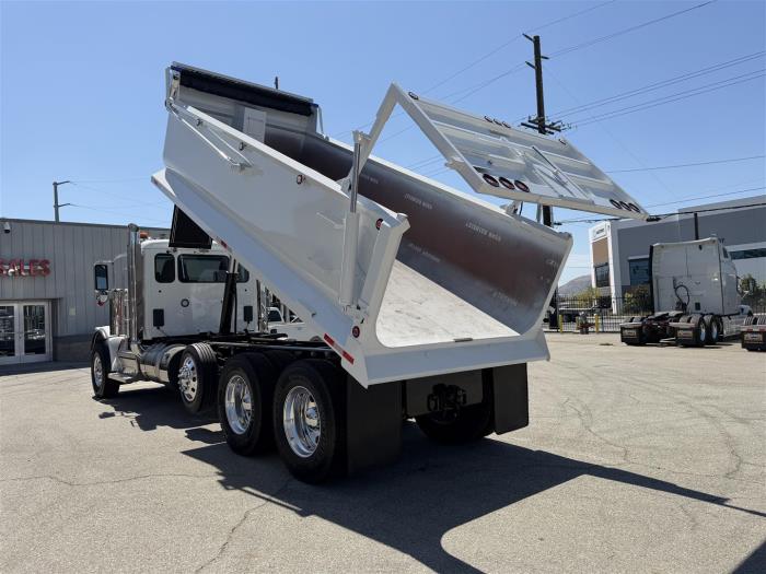 2027 Peterbilt 589-40
