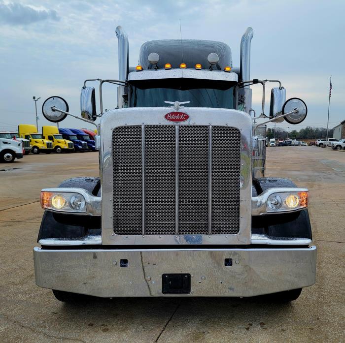 2022 Peterbilt 389-8