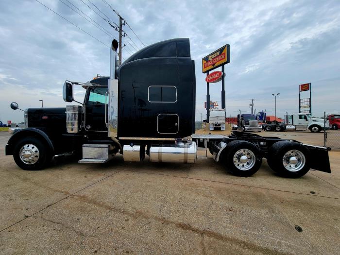 2022 Peterbilt 389-2