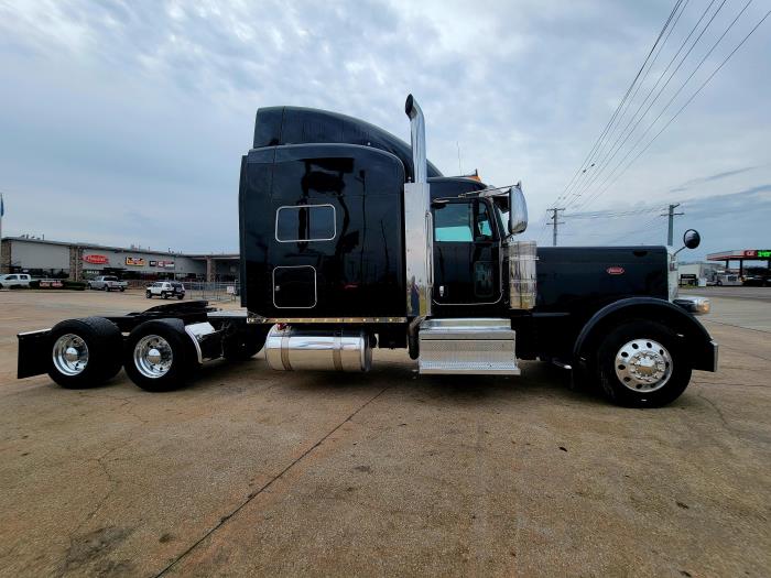 2022 Peterbilt 389-6