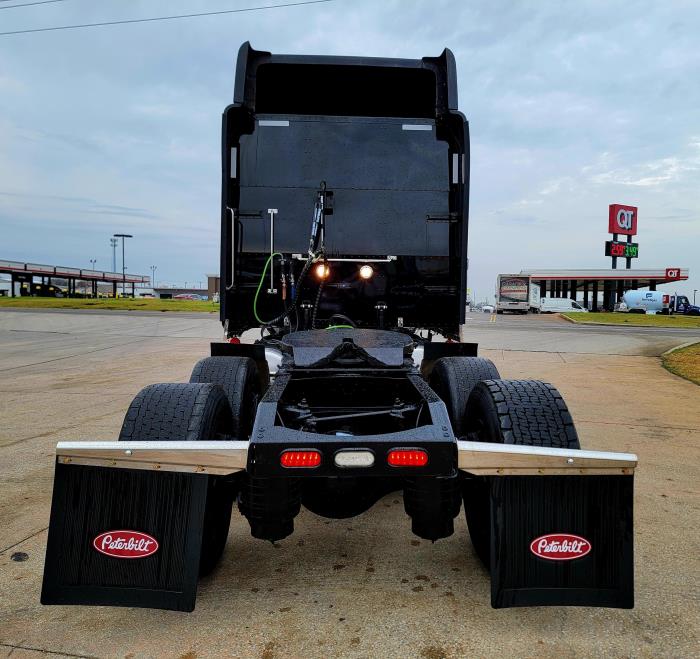 2022 Peterbilt 389-4