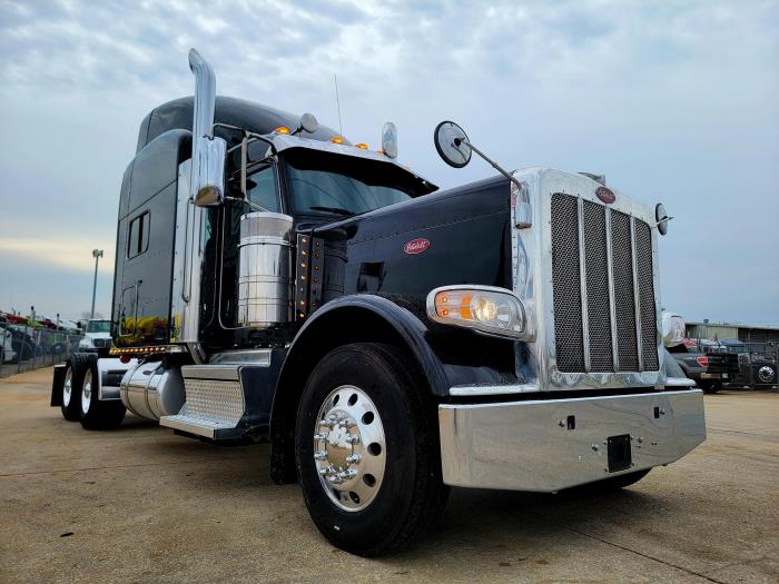 2022 Peterbilt 389-8