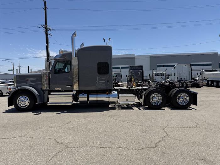 2027 Peterbilt 589-9