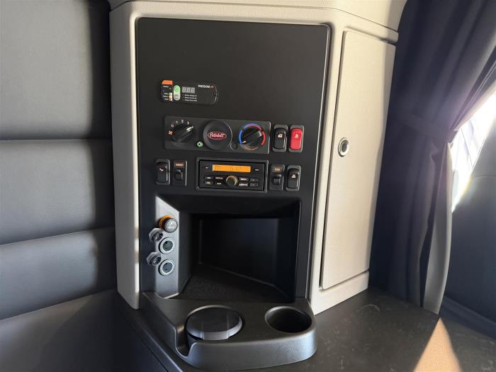 2027 Peterbilt 589-22