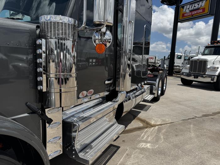 2027 Peterbilt 589-10