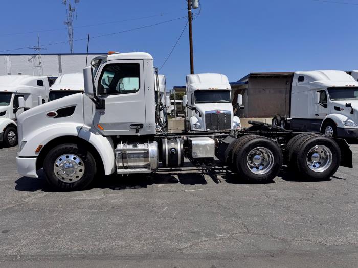 2021 Peterbilt 579-8