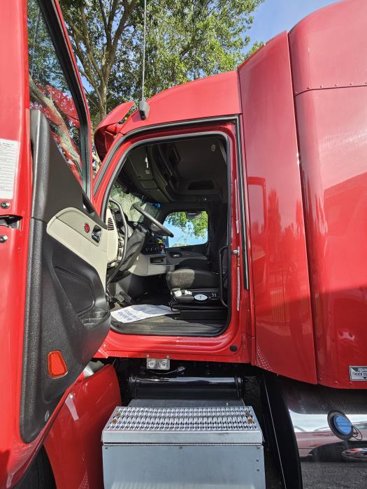 2022 Peterbilt 579-3