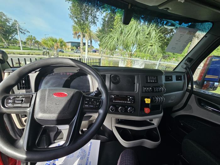 2022 Peterbilt 579-4