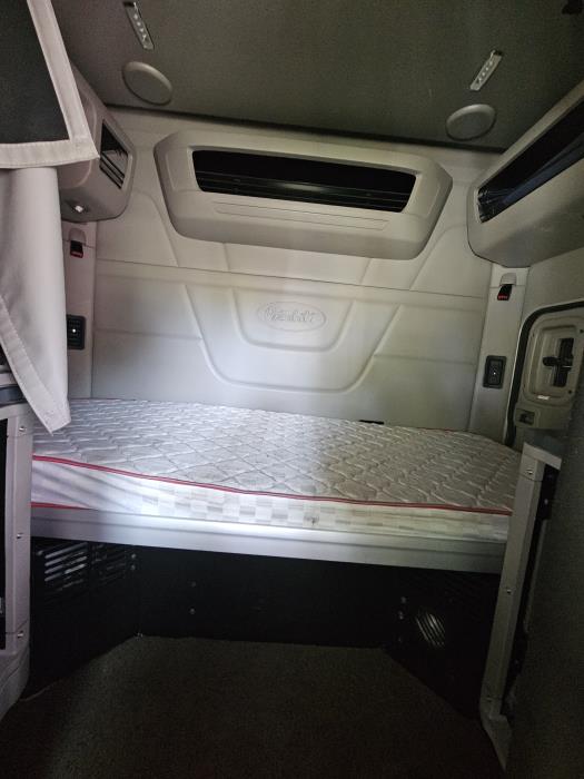 2022 Peterbilt 579-7