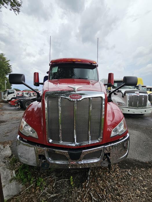 2022 Peterbilt 579-0