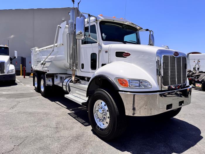 2021 Peterbilt 348-2