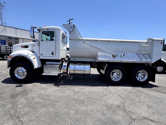 2021 Peterbilt 348-8