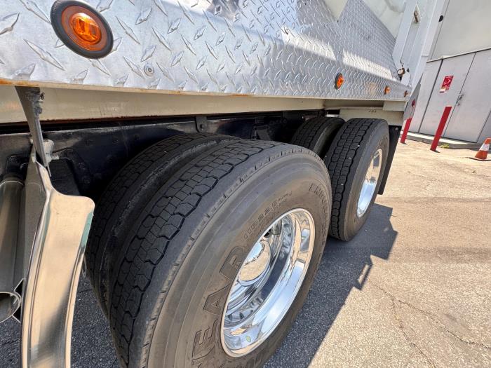 2021 Peterbilt 348-17