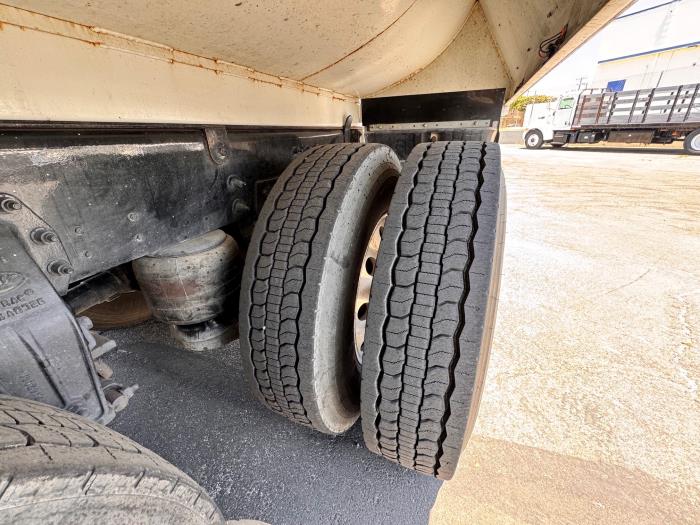 2021 Peterbilt 348-19