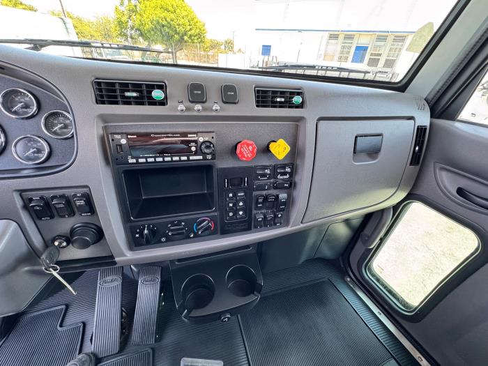 2021 Peterbilt 348-14