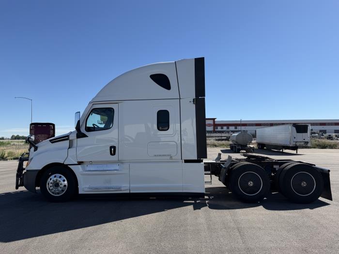 2023 Freightliner Cascadia-1