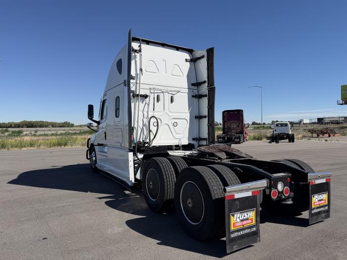 2023 Freightliner Cascadia-2