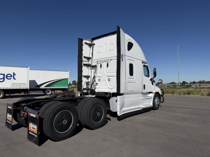 2023 Freightliner Cascadia-4