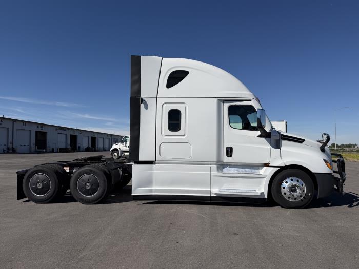 2023 Freightliner Cascadia-5