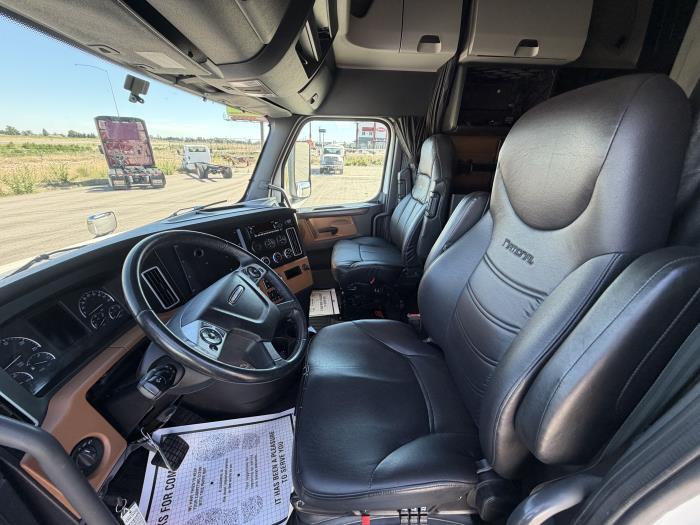 2023 Freightliner Cascadia-8