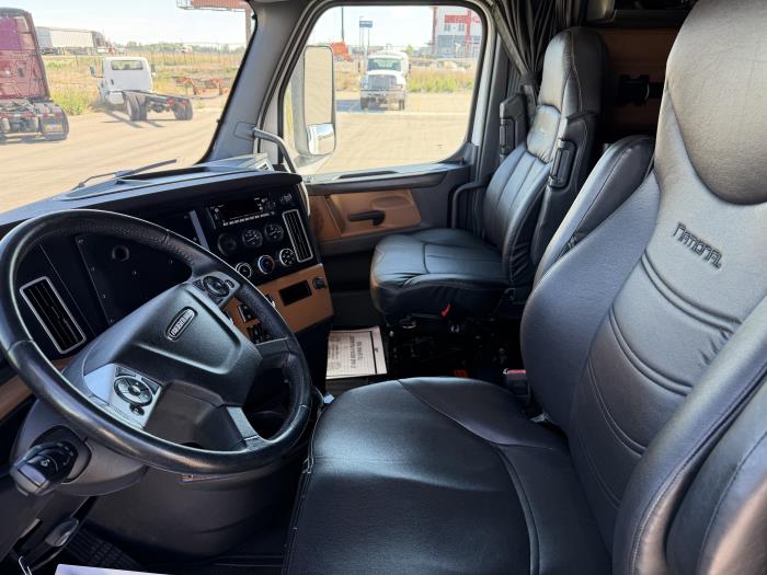 2023 Freightliner Cascadia-9