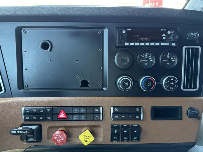 2023 Freightliner Cascadia-11