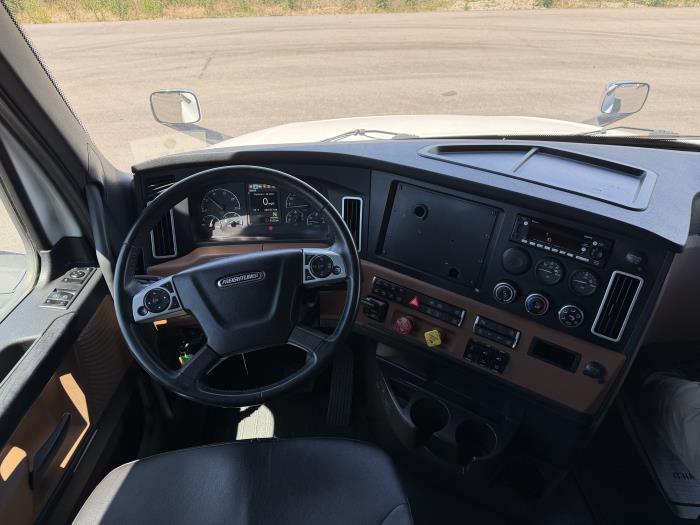 2023 Freightliner Cascadia-13