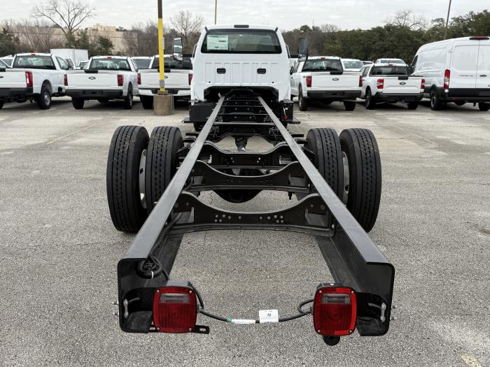 2027 Ford F-750-4